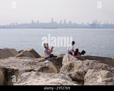 Beirut, Libano. 2 novembre 2024. Skyline di Beirut, Libano, 2 novembre 2024 2024. (Foto di Elisa Gestri/Sipa USA) credito: SIPA USA/Alamy Live News Foto Stock