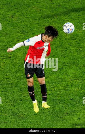 Rotterdam, Paesi Bassi. 2 novembre 2024. Rotterdam - durante l'undicesimo round della stagione Eredivisie 2024/2025. La partita è ambientata tra il Feyenoord e l'AZ allo Stadion Feijenoord De Kuip il 2 novembre 2024 a Rotterdam, nei Paesi Bassi. Credito: Foto Box to Box/Alamy Live News Foto Stock