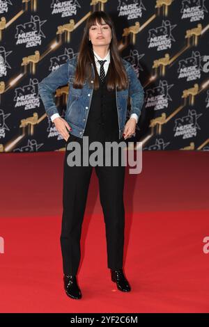 Cannes, Francia. 1 novembre 2024. Clara Luciani partecipa al 26° NRJ Music Awards 2024 Red Carpet arrivi al Palais des Festivals di Cannes. (Foto di Luigi Iorio/SOPA Images/Sipa USA) credito: SIPA USA/Alamy Live News Foto Stock