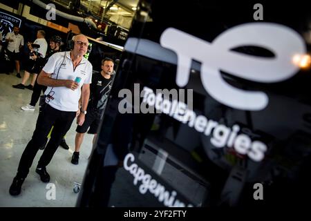 FINOT Jean-Marc (fra), Direttore di Stellantis Motorsport, ritratto durante le 8 ore 2024 di Bahrain. , . FIA World Endurance Championship, dal 31 ottobre al 2 novembre 2024 sul circuito Internazionale del Bahrain a Sakhir, Bahrain - foto Thomas Fenetre/DPPI Credit: DPPI Media/Alamy Live News Foto Stock