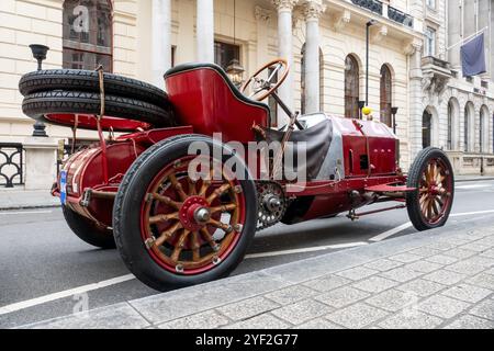 1904 Fiat 130HP in mostra allo spettacolo automobilistico 2024 St James a Pall Mall Londra Regno Unito Foto Stock