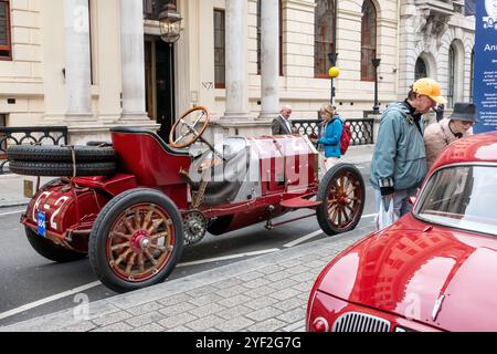 1904 Fiat 130HP in mostra allo spettacolo automobilistico 2024 St James a Pall Mall Londra Regno Unito Foto Stock
