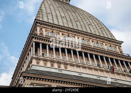 Torino, Italia - 6 ottobre 2024: La Mole Antonelliana, un importante edificio storico di Torino, che prende il nome dal suo architetto Alessandro Antonelli. Foto Stock