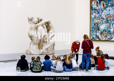 I bambini delle scuole sono in viaggio di studio presso il Musee royaux des Beaux-Arts de Belgique, i Musei reali di Belle Arti del Belgio, Bruxelles, Bruxelles. Scolaro del museo 016830 002 Foto Stock