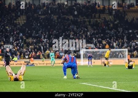 Wolverhampton, Regno Unito. 2 novembre 2024. Wolverhampton, Inghilterra, 2 novembre 2024: Giocatori a tempo pieno della partita di calcio di Premier League tra Wolverhampton Wanderers e Crystal Palace allo stadio Molineux di Wolverhampton, Inghilterra (Natalie Mincher/SPP) crediti: SPP Sport Press Photo. /Alamy Live News Foto Stock