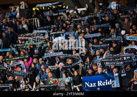 2 novembre 2024: I tifosi reagiscono alla vittoria del Minnesota United dopo una partita di calcio dei playoff tra il Real Salt Lake e il Minnesota United FC tenutasi all'Allianz Field di St. Paul, Minnesota. Steven Garcia-CSM. Foto Stock