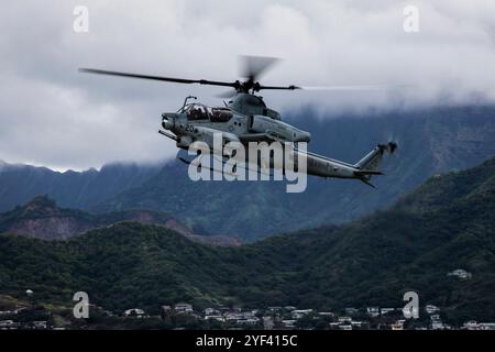 I primi tre AH-1Z Vipers delle Hawaii arrivano a bordo della Marine Corps Air Station, Kaneohe Bay, 19 dicembre 2017. L'arrivo dell'elicottero d'attacco di quarta generazione Foto Stock