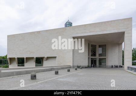 Città di Lussemburgo, Lussemburgo - Vista sul Museo d'Arte moderna del Granduca Jean costruito sul sito del vecchio forte Thüngen tra il 1999 e il 2006. Foto Stock