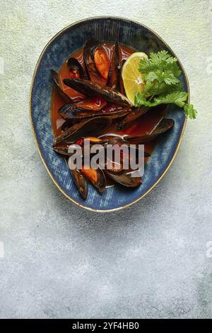 Cozze in salsa di pomodoro, fatte in casa, niente persone Foto Stock