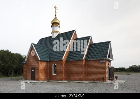 PETROPAVLOVSK-KAMCHATSKY CITY, PENISOLA DI KAMCHATKA, ESTREMO ORIENTE RUSSO, SEP 3, 2017: Costruzione del Tempio in onore di Saint Serge Radonezhsky di Kamchatka Foto Stock