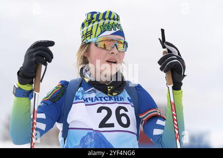 Ritratto della donna sportiva russa biatleta Anastasia Legostaeva dopo aver sciato, tiro al fucile. Gare di biathlon Junior a est di Cup. Petropavlovsk-K. Foto Stock