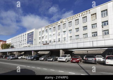 PETROPAVLOVSK-KAMCHATSKY CITY, KAMCHATKA, RUSSIA, 12 ottobre 2016: Edificio per uffici dell'amministrazione del distretto di Petropavlovsk-Kamchatsky City, Coun Foto Stock