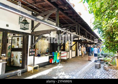 Ammira via Jatki con boutique e gallerie d'arte in un edificio ricostruito di 13° stile medievale, Wroclaw, Polonia Foto Stock