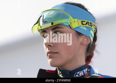 Ritratto sportivo biatleta Polina Yegorova Repubblica del Kazakistan durante le competizioni regionali di biathlon giovanile East Cup. Petropavlovsk City, Kamcha Foto Stock