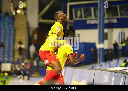 Hillsborough Stadium, Sheffield, Inghilterra - 2 novembre 2024 Vakoun Issouf Bayo (19) di Watford festeggia con Edo Kayembe (39) dopo aver segnato il suo 4° e il 6° gol dei Watfords - durante la partita Sheffield Wednesday contro Watford, EFL Championship, 2024/25, Hillsborough Stadium, Sheffield, Inghilterra - 2 novembre 2024 crediti: Arthur Haigh/WhiteRosePhotos/Alamy Live News Foto Stock