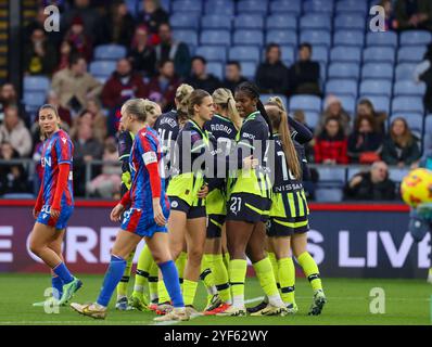 Londra, Regno Unito. 3 novembre 2024. I giocatori del Manchester City festeggiano durante la partita della Barclays Womens Super League tra Crystal Palace e Manchester City al Selhurst Park di Londra, Inghilterra, domenica 3 novembre 2024. (Claire Jeffrey/SPP) credito: SPP Sport Press Photo. /Alamy Live News Foto Stock