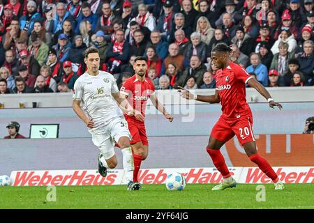 Junior Adamu (SC Freiburg, #20) AM Ball und im Zweikampf mit GER, SC Freiburg - FSV Mainz 05, Fussball, Bundesliga, 9. Spieltag, Saison 2024/2025, 03.11.2024 NORMATIVE DFL DFB VIETANO QUALSIASI USO DI FOTOGRAFIE COME SEQUENZE DI IMMAGINI E/O QUASI-VIDEO foto: Eibner-Pressefoto/Thomas Hess Foto Stock
