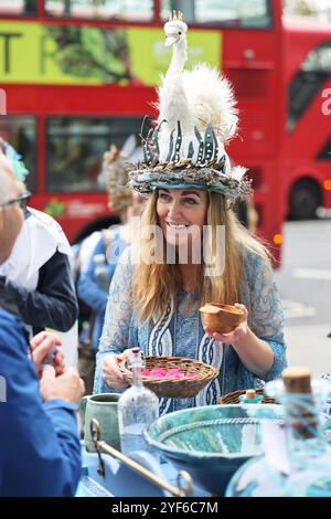 Londra, Regno Unito, 3 novembre 2024. Il presentatore televisivo e naturalista Chris Packham, lo chef Hugh Fearnley-Whittingstall e The Wombles guidarono gli anni '1000 in una massiccia marcia per l'acqua pulita e la fine delle acque reflue nei nostri fiumi, passando per Downing Street e terminando con discorsi di Westminster con un invito al primo ministro Keir Starmer per l'azione. Credito : Monica Wells/Alamy Live News Foto Stock