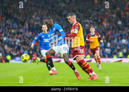 Glasgow, Regno Unito. 3 novembre 2024. La seconda delle semifinali della Premier Sports Cup tra Motherwell FC e Rangers FC si è svolta a Hampden Park, Glasgow, Scozia, Regno Unito. Il punteggio finale è stato Motherwell 1 - 2 Rangers. I gol sono stati segnati dal Celtic Go in finale per giocare il vincitore tra Rangers e Motherwell. I gol sono stati segnati da Un Halliday, Motherwell, 25 minuti. C Dessers, Rangers 49 minuti e N. Bajrami 81 minuti. La finale sarà tra Celtic e Rangers. Crediti: Findlay/Alamy Live News Foto Stock