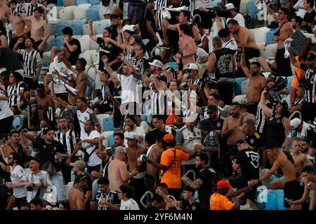 Rio de Janeiro, Brasile. 3 ottobre 2024. I tifosi dell'Atletico Mineiro hanno preceduto la partita tra Flamengo e Atletico Mineiro, per la finale di andata della Coppa del Brasile 2024, allo Stadio Maracana, a Rio de Janeiro il 12 ottobre 2024. Foto: Nadine Freitas/DiaEsportivo/Alamy Live News crediti: DiaEsportivo/Alamy Live News Foto Stock