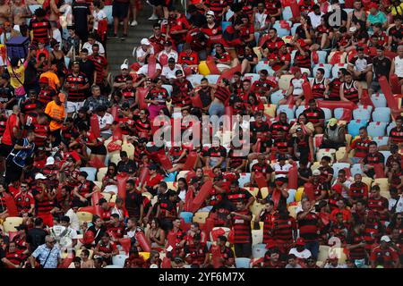 Rio de Janeiro, Brasile. 3 ottobre 2024. I tifosi del Flamengo hanno preceduto la partita tra Flamengo e Atletico Mineiro, per la finale di andata della Coppa del Brasile 2024, allo Stadio Maracana, a Rio de Janeiro il 12 ottobre 2024. Foto: Nadine Freitas/DiaEsportivo/Alamy Live News crediti: DiaEsportivo/Alamy Live News Foto Stock