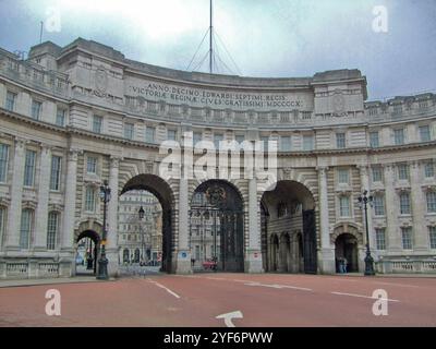 Londra, Regno Unito; gennaio, 29, 2011: Admiralty Arch, stile neoclassico, costruito in onore della Regina Vittoria Foto Stock