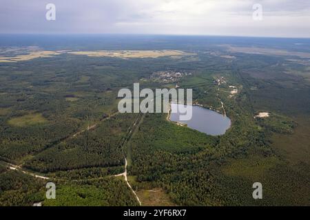 Drone sopra la vista sulla cava di Novoozeryansky, Ucraina. Foto Stock