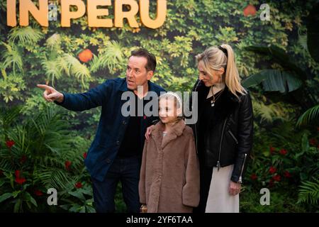 Londra, Inghilterra - 3 novembre: Ben Miller e Familly partecipano alla prima mondiale di Paddington Oin Perù a Leicester Square il 3 novembre 2024 a Londra, Inghilterra (credito: Lounisphotography / Alamy Live News) Foto Stock