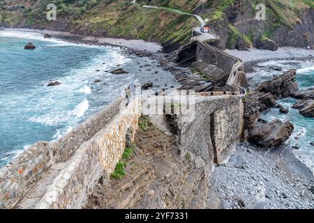 Costa e scale di accesso a San Juan de Gaztelugatxe Foto Stock