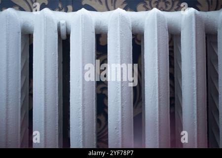 Tubo bianco per riscaldamento Foto Stock