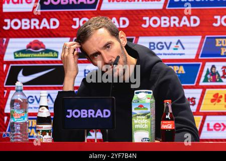 Friburgo, Germania. 3 novembre 2024. Friburgo, Germania, 3 novembre 2024: Conferenza stampa del coach Julian Schuster (TR Freiburg) dopo la partita di calcio 1.Bundesliga tra SC Freiburg e 1.FSV Mainz 05 all'Europa-Park Stadion di Friburgo, Germania Philipp Kresnik (Philipp Kresnik/SPP) crediti: SPP Sport Press Photo. /Alamy Live News Foto Stock