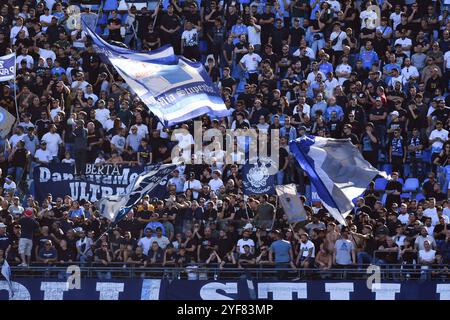 Napoli, Lazio. 3 novembre 2024. Tifosi del Napoli durante la partita di serie A tra Napoli e Atalanta allo stadio Maradona di Napoli, Italia, 3 novembre 2024. Crediti: massimo insabato/Alamy Live News Foto Stock