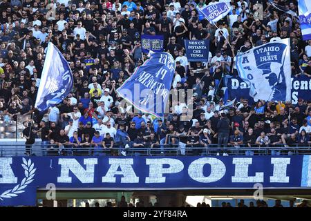 Napoli, Lazio. 3 novembre 2024. Tifosi del Napoli durante la partita di serie A tra Napoli e Atalanta allo stadio Maradona di Napoli, Italia, 3 novembre 2024. Crediti: massimo insabato/Alamy Live News Foto Stock