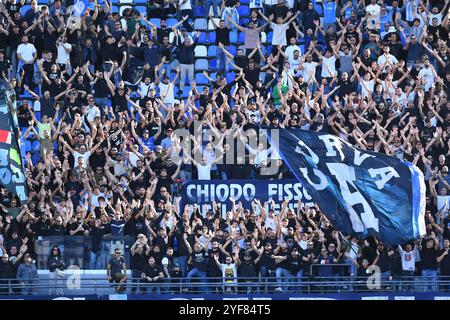 Napoli, Lazio. 3 novembre 2024. Tifosi del Napoli durante la partita di serie A tra Napoli e Atalanta allo stadio Maradona di Napoli, Italia, 3 novembre 2024. Crediti: massimo insabato/Alamy Live News Foto Stock