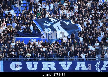 Napoli, Lazio. 3 novembre 2024. Tifosi del Napoli durante la partita di serie A tra Napoli e Atalanta allo stadio Maradona di Napoli, Italia, 3 novembre 2024. Crediti: massimo insabato/Alamy Live News Foto Stock