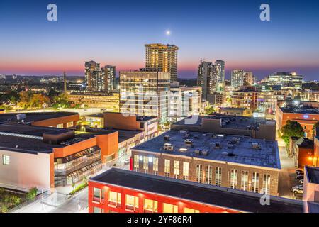 Kitchener, Ontario, Canada, paesaggio urbano al crepuscolo. Foto Stock