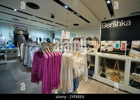 BANGKOK, THAILANDIA - 24 GENNAIO 2020: Foto interna del negozio Bershka a Bangkok. Foto Stock
