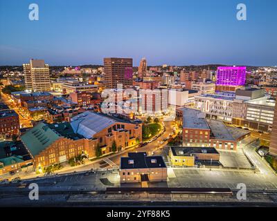 Syracuse, New York, USA, paesaggio urbano al crepuscolo. Foto Stock