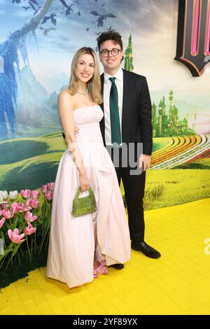 Sydney, Australia. 3 novembre 2024. TBC partecipa alla prima australiana di Wicked al State Theatre, 49 Market Street. Crediti: Richard Milnes/Alamy Live News Foto Stock