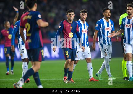 Barcellona, ESP. 3 novembre 2024. FC BARCELONA VS RCD ESPANYOL. 3 novembre 2024 Pedri (8) del FC Barcelona durante la partita tra FC Barcelona e RCD Espanyol corrispondente alla dodicesima giornata della Liga EA Sports allo Stadio Olimpico Lluis Companys di Montjuic a Barcellona, Spagna. Crediti: Rosdemora/Alamy Live News Foto Stock