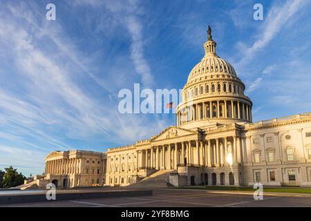 Campidoglio DEGLI STATI UNITI al sole del mattino. Washington DC, USA, il palazzo del governo degli Stati Uniti la mattina presto al tramonto. *** US-Kapitolgebäude in der Mor Foto Stock