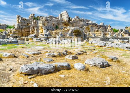 Rovine panoramiche delle terme romane di Perge (Perga) in Turchia Foto Stock