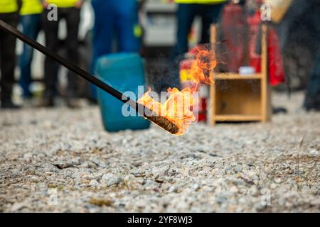 Esercitazione di addestramento dei vigili del fuoco in fabbrica Foto Stock