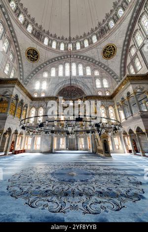 Interno della Moschea Nuruosmaniye, Istanbul, Turchia Foto Stock