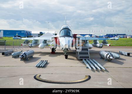 ZHUKOVSKY, RUSSIA - 20 LUGLIO 2017: Yak-130 - aereo da addestramento da combattimento russo, sul MAKS-2017 airshou Foto Stock