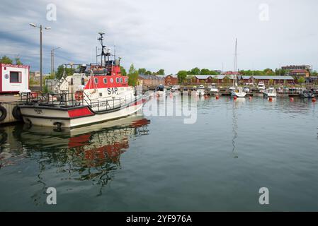 HANKO, FINLANDIA - 11 GIUGNO 2017: Nave di ricerca e soccorso marino "Hebe" nella città portuale di Hanko Foto Stock