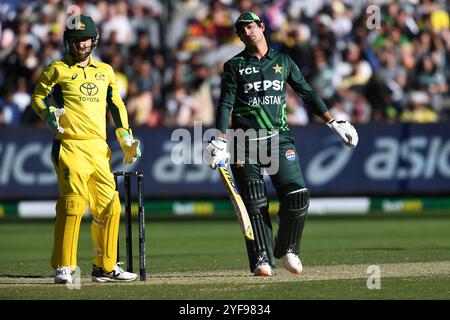 MELBOURNE, AUSTRALIA. 4 novembre 2024. Nella foto: Il giocatore di bowling pakistano Naseem Shah, durante il primo giorno della partita di cricket Australia contro Pakistan One Day International Series al Melbourne Cricket Ground, Melbourne, Australia, il 4 novembre 2024. Crediti: Karl Phillipson/Alamy Live News Foto Stock