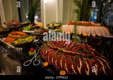 Piatti di carne raffinati e raffinati Foto Stock