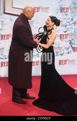 Dwayne Johnson e Lucy Liu bei der Premiere des Kinofilms Red One im UCI Luxe. Berlino, 03.11.2024 *** Dwayne Johnson e Lucy Liu alla prima del film Red One all'UCI Luxe Berlin, 03 11 2024 foto:xD.xHerrickx/xFuturexImagex RED 4181 Foto Stock