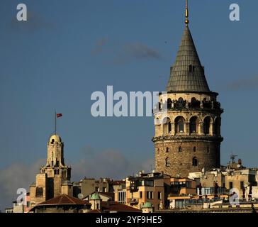 Istanbul, Turchia. Torre Galata o Torre di Cristo. Fu buit nel 1348 durante un'espansione della colonia genovese a Costantinopoli. Foto Stock